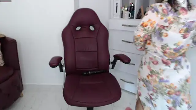 Snapshot of Frida_1982 chatting on 25, 2, 2025 Frida 1982 online show from 25, 2, 2025