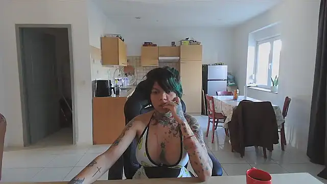 Snapshot of serena__vedette chatting on 1, 2, 2025 serena vedette online show from 1, 2, 2025