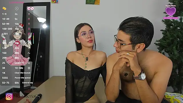 Snapshot of MarioandMia chatting on 21, 10, 2025 MarioandMia online show from 21, 10, 2025