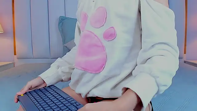 Raven jade  online show from 23, 1, 2025