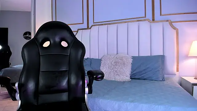 Raven jade  online show from 12, 2, 2025