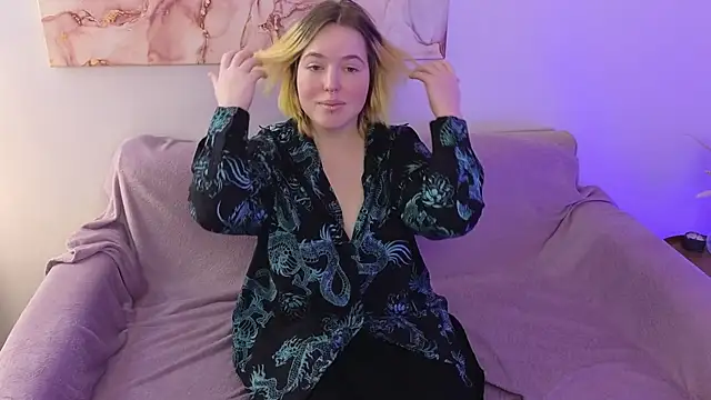 Snapshot of Manic_pixie_ chatting on 4, 2, 2025 Manic pixie online show from 4, 2, 2025