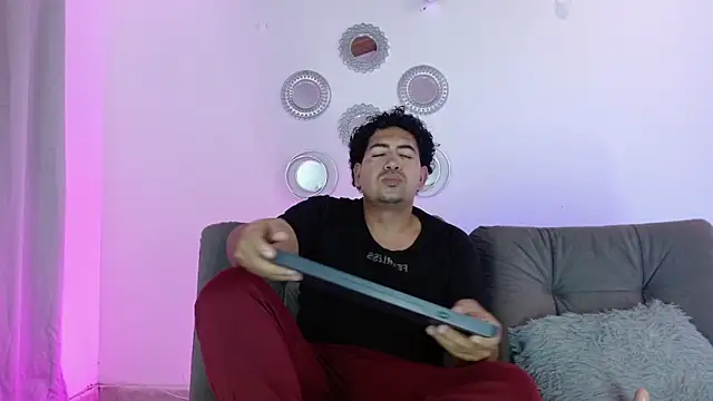 Yezuz 2004 online show from 2, 2, 2025