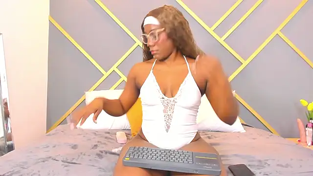 Alaia Colins online show from 19, 2, 2025