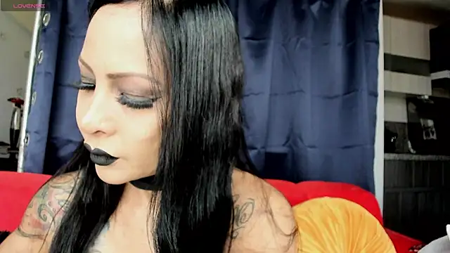 willow boobs online show from 17, 9, 2025