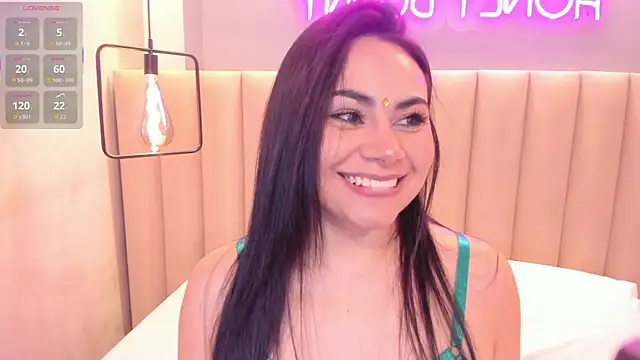 Naomymonroe  online show from 13, 11, 2025