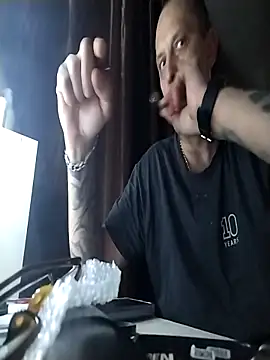 Snapshot of MaxDevilWhite chatting on 24, 11, 2025 MaxDevilWhite online show from 24, 11, 2025