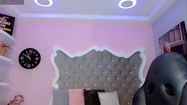CamiiGarcia online show from 25, 2, 2025