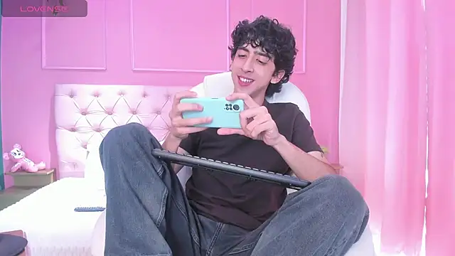 Alezzandro  online show from 23, 1, 2025