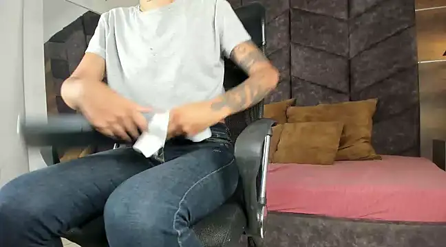 LauraaGomezz   online show from 26, 1, 2025