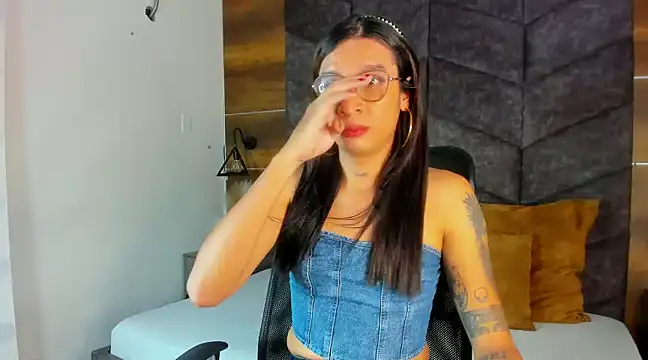 LauraaGomezz   online show from 19, 2, 2025