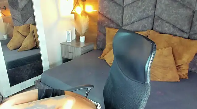 LauraaGomezz   online show from 20, 2, 2025