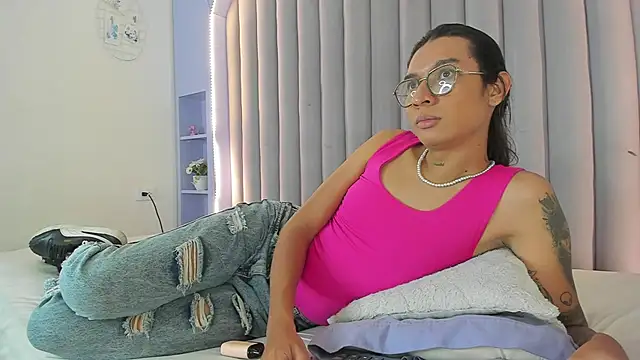 LauraaGomezz   online show from 8, 9, 2025