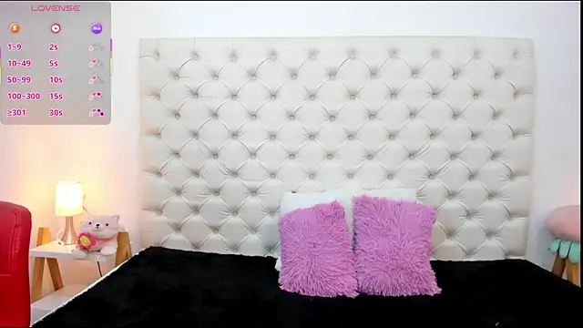 Snapshot of esmeralda06 chatting on 12, 11, 2025 esmeralda06 online show from 12, 11, 2025