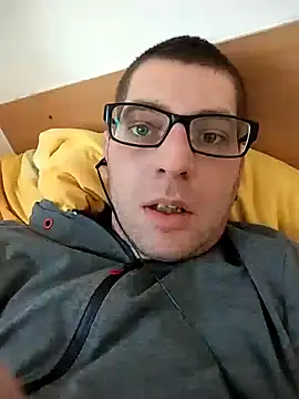 Lukaskori online show from 1, 2, 2025