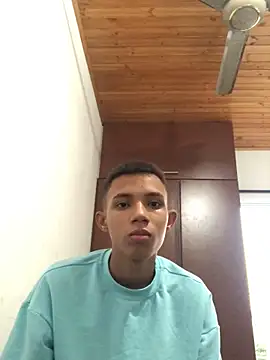 Alvarozzxv online show from 24, 1, 2025