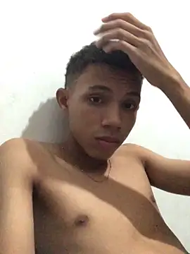 Alvarozzxv online show from 25, 1, 2025