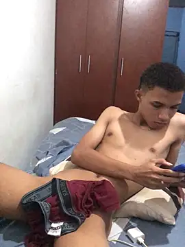 Alvarozzxv online show from 27, 1, 2025