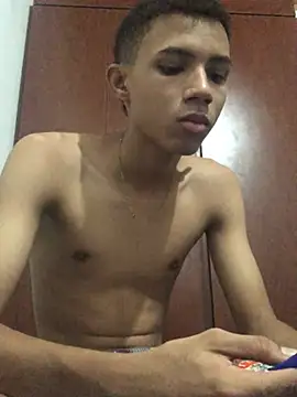 Alvarozzxv online show from 29, 1, 2025