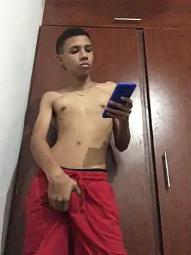 Alvarozzxv online show from 30, 1, 2025