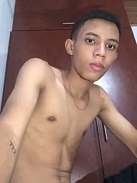 Alvarozzxv online show from 31, 1, 2025