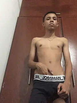 Alvarozzxv online show from 2, 2, 2025