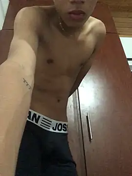 Alvarozzxv online show from 7, 2, 2025