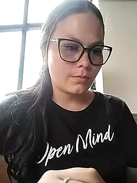 Snapshot of Vale_Saenzz chatting on 2, 3, 2025 Vale Saenzz online show from 2, 3, 2025