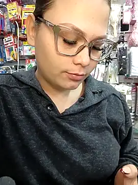 Snapshot of Vale_Saenzz chatting on 13, 11, 2025 Vale Saenzz online show from 13, 11, 2025