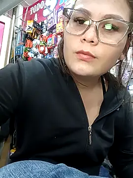 Snapshot of Vale_Saenzz chatting on 18, 11, 2025 Vale Saenzz online show from 18, 11, 2025