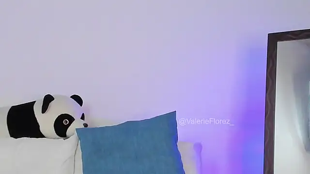 ValerieFlorez  online show from 7, 3, 2025