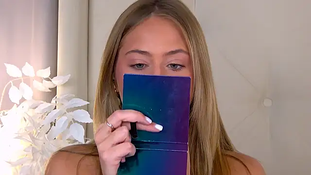 Snapshot of ur_wet_dreams chatting on 23, 10, 2025 ur wet dreams online show from 23, 10, 2025