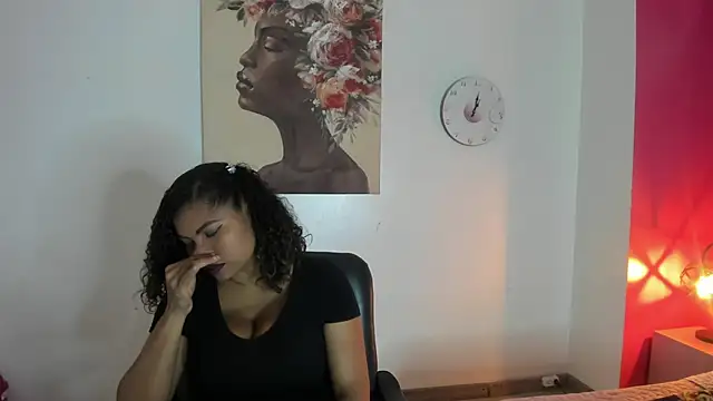 CamiilaReyes online show from 24, 11, 2025