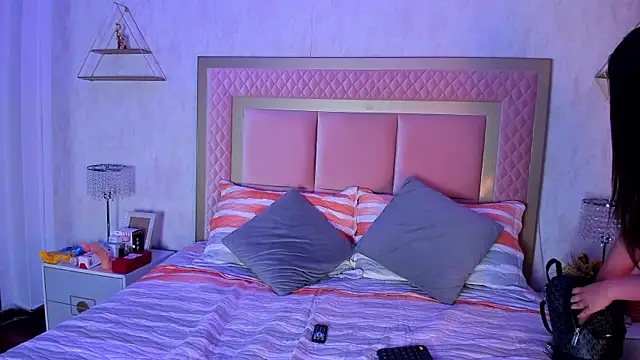 Snapshot of ElhaThomson chatting on 16, 2, 2025 ElhaThomson online show from 16, 2, 2025