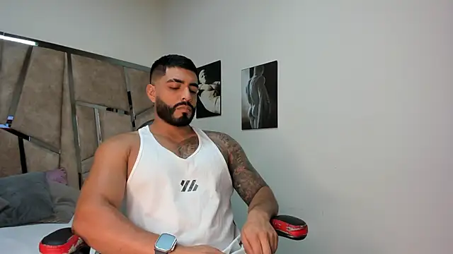 Snapshot of LeandroRusso chatting on 6, 2, 2025 LeandroRusso online show from 6, 2, 2025