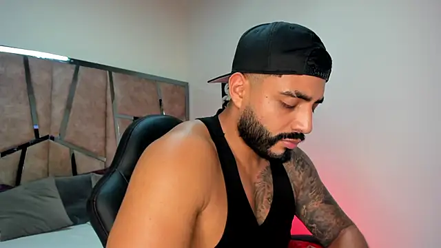 Snapshot of LeandroRusso chatting on 23, 2, 2025 LeandroRusso online show from 23, 2, 2025