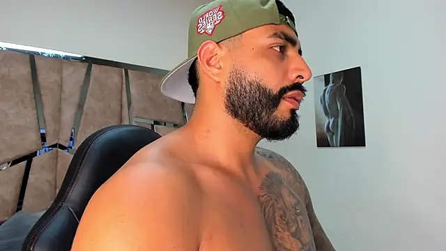 Snapshot of LeandroRusso chatting on 24, 2, 2025 LeandroRusso online show from 24, 2, 2025