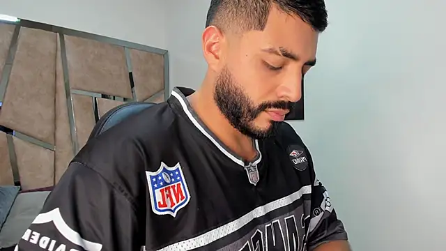 Snapshot of LeandroRusso chatting on 25, 2, 2025 LeandroRusso online show from 25, 2, 2025