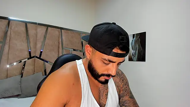 Snapshot of LeandroRusso chatting on 9, 3, 2025 LeandroRusso online show from 9, 3, 2025