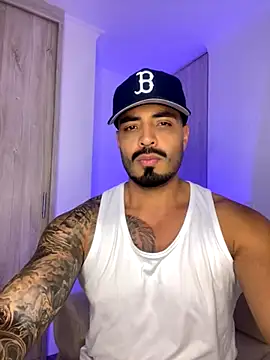 Snapshot of LeandroRusso chatting on 5, 11, 2025 LeandroRusso online show from 5, 11, 2025