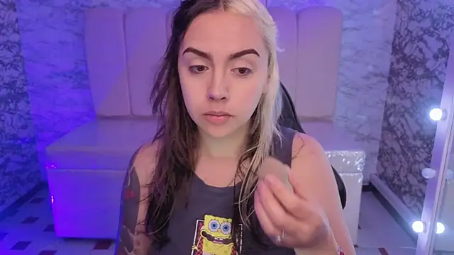 Snapshot of Hela_v chatting on 16, 10, 2025 Hela v online show from 16, 10, 2025