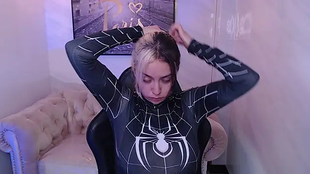 Snapshot of Hela_v chatting on 24, 10, 2025 Hela v online show from 24, 10, 2025