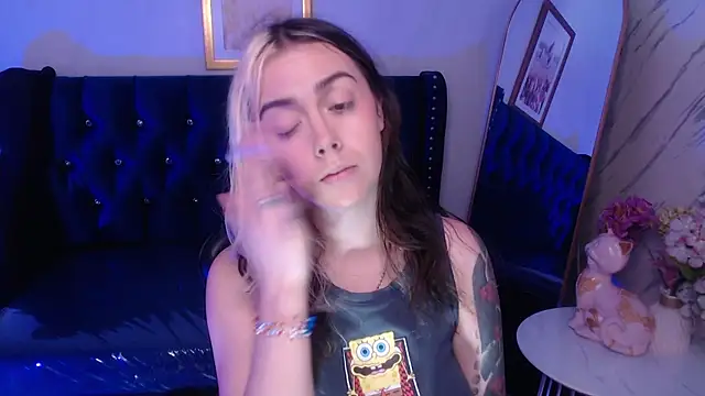 Snapshot of Hela_v chatting on 5, 11, 2025 Hela v online show from 5, 11, 2025