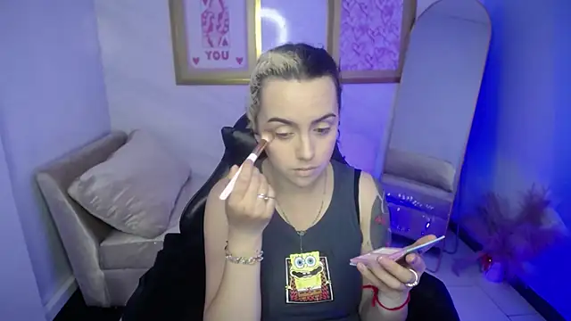 Snapshot of Hela_v chatting on 7, 11, 2025 Hela v online show from 7, 11, 2025