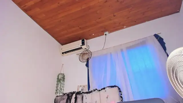 Snapshot of alice_guzman1 chatting on 27, 10, 2025 alice guzman1 online show from 27, 10, 2025