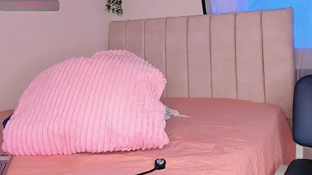 Snapshot of alice_guzman1 chatting on 16, 11, 2025 alice guzman1 online show from 16, 11, 2025