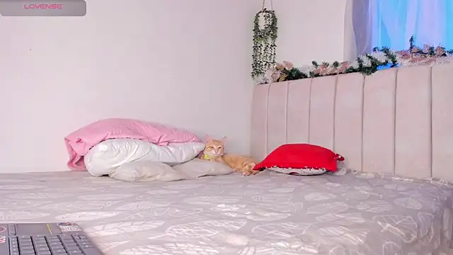 Snapshot of alice_guzman1 chatting on 16, 12, 2025 alice guzman1 online show from 16, 12, 2025