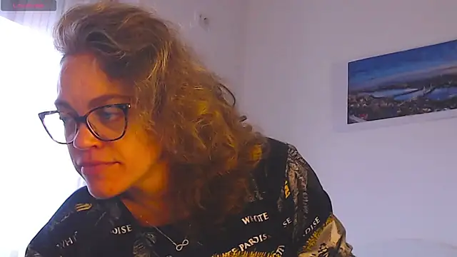 Snapshot of Ju-Hot chatting on 22, 10, 2025 Ju-Hot online show from 22, 10, 2025