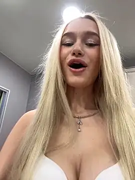 Snapshot of KristinaDane chatting on 10, 2, 2025 KristinaDane online show from 10, 2, 2025