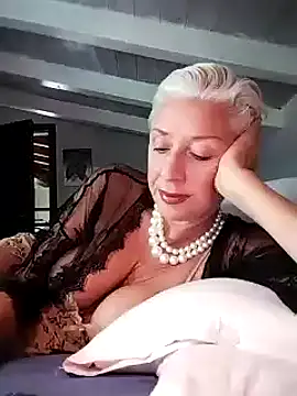 Snapshot of divinaerotica chatting on 9, 9, 2025 divinaerotica online show from 9, 9, 2025